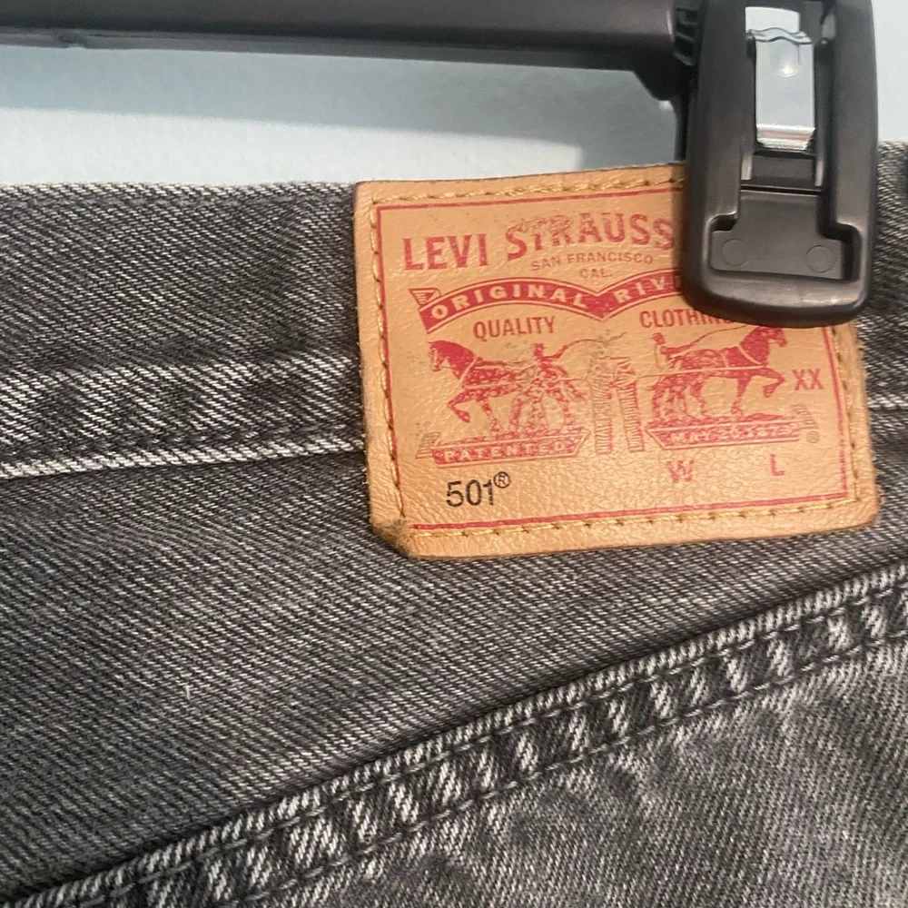 Levi's Charcoal Denim Women's Shorts - Picture 4 of 5